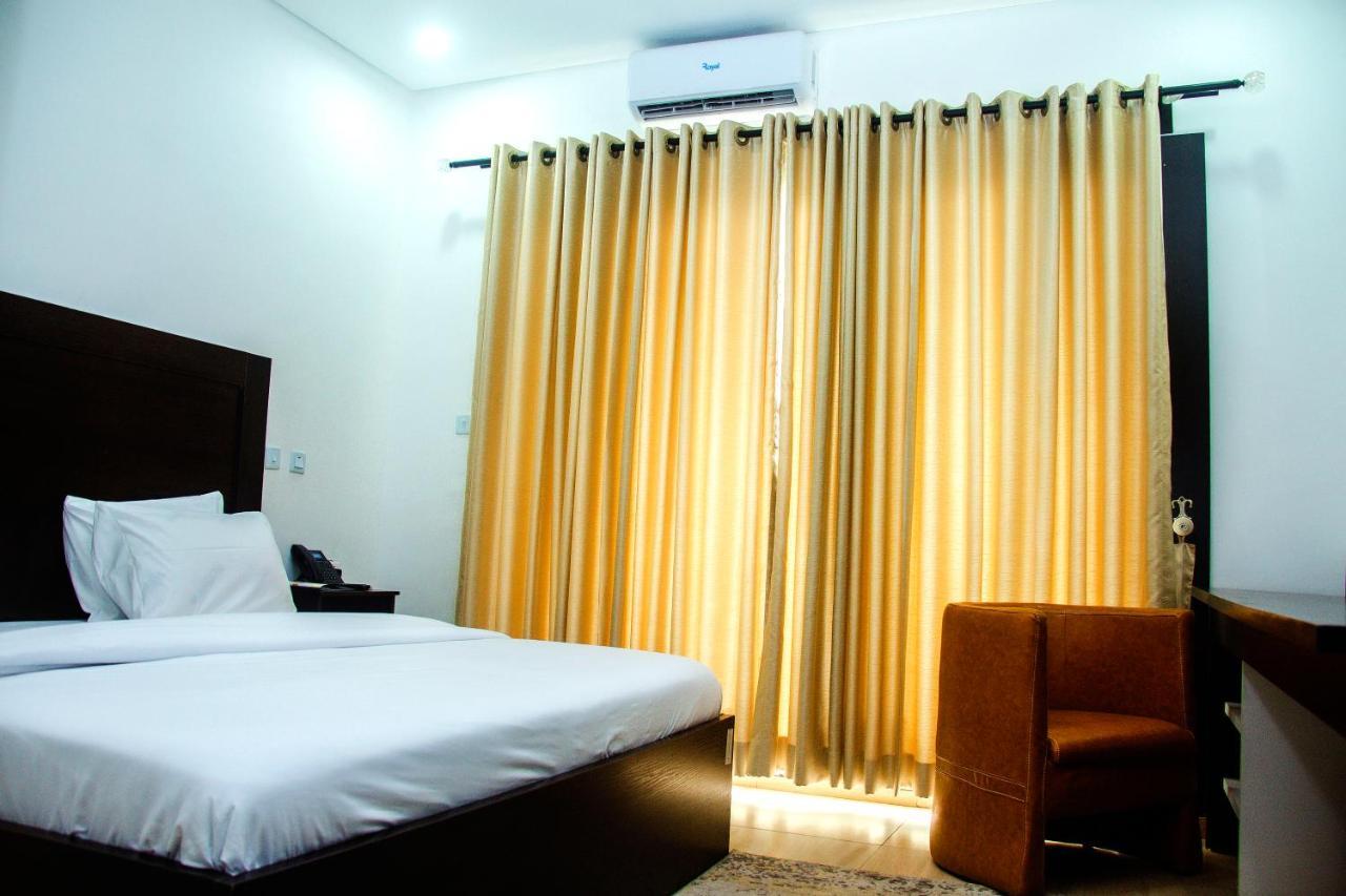 Hotel Capitol Икея Экстерьер фото