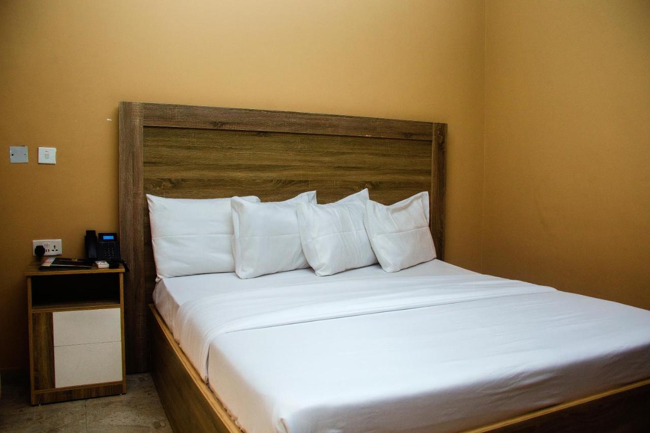 Hotel Capitol Икея Экстерьер фото